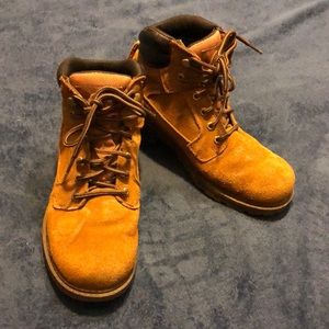 Brahma hiking boots
